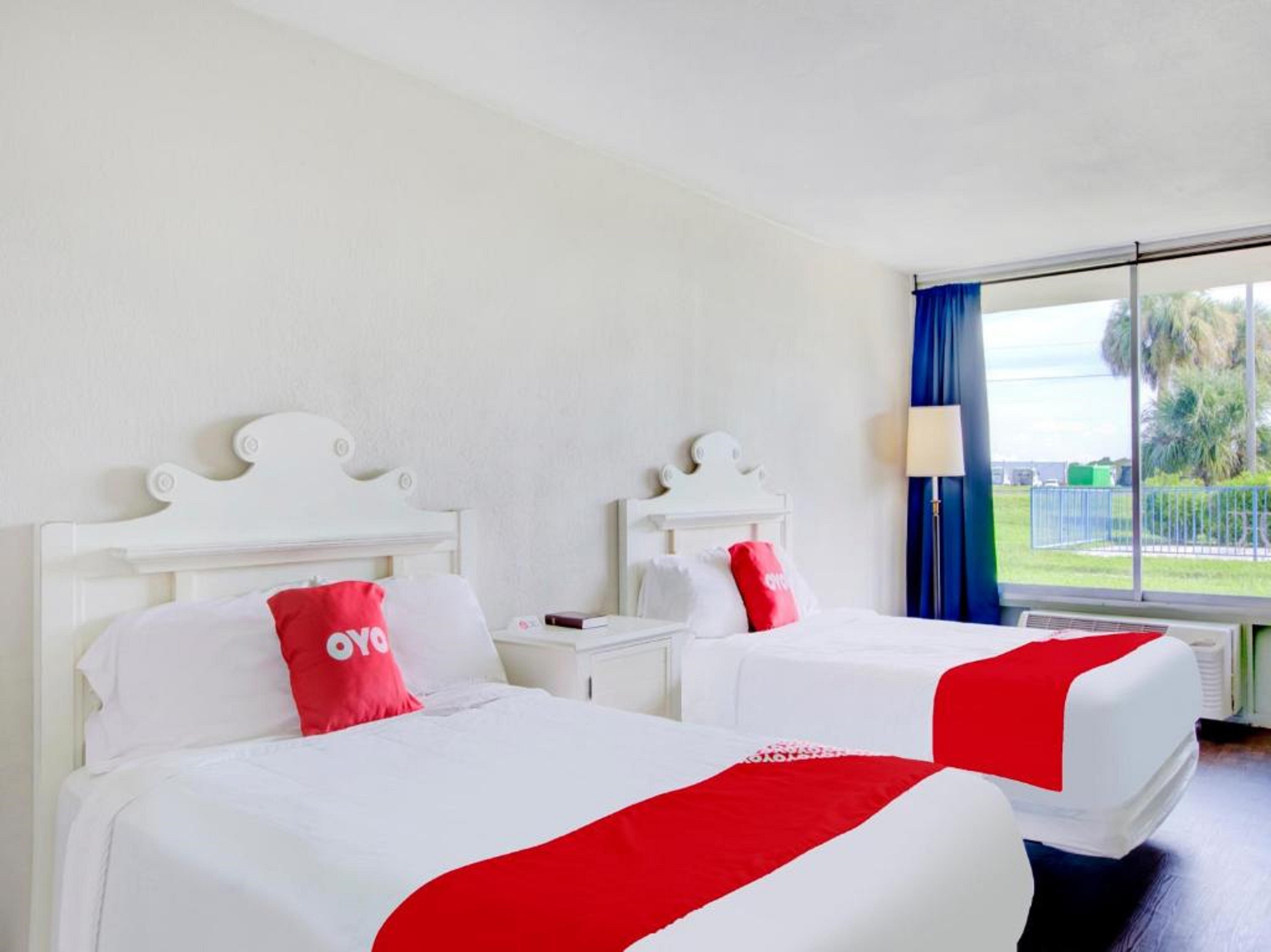 Oyo Hotel Dundee By Crystal Lake מראה חיצוני תמונה