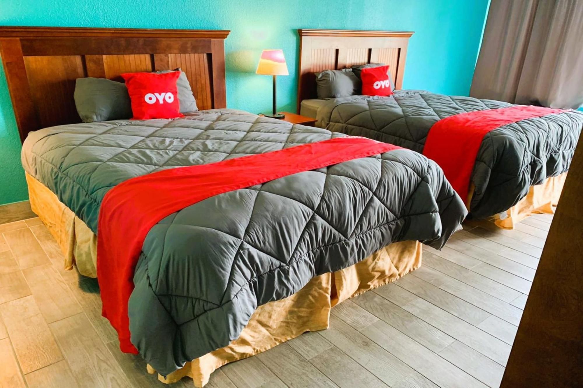 Oyo Hotel Dundee By Crystal Lake מראה חיצוני תמונה