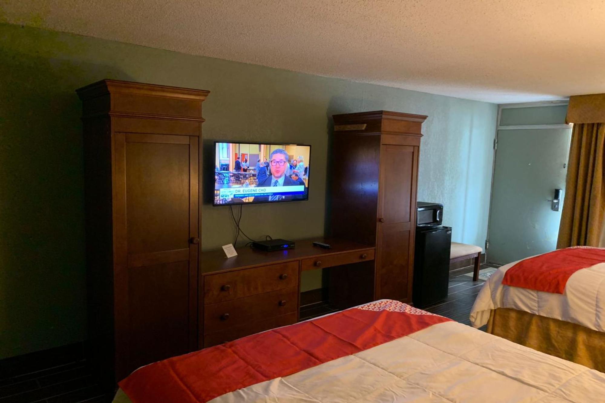 Oyo Hotel Dundee By Crystal Lake מראה חיצוני תמונה