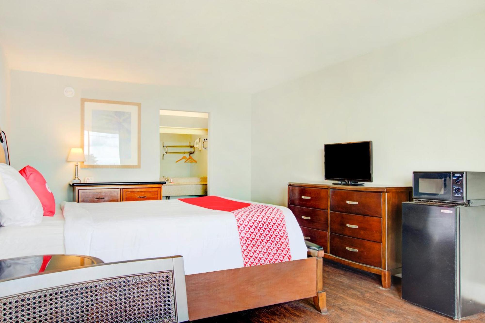 Oyo Hotel Dundee By Crystal Lake מראה חיצוני תמונה