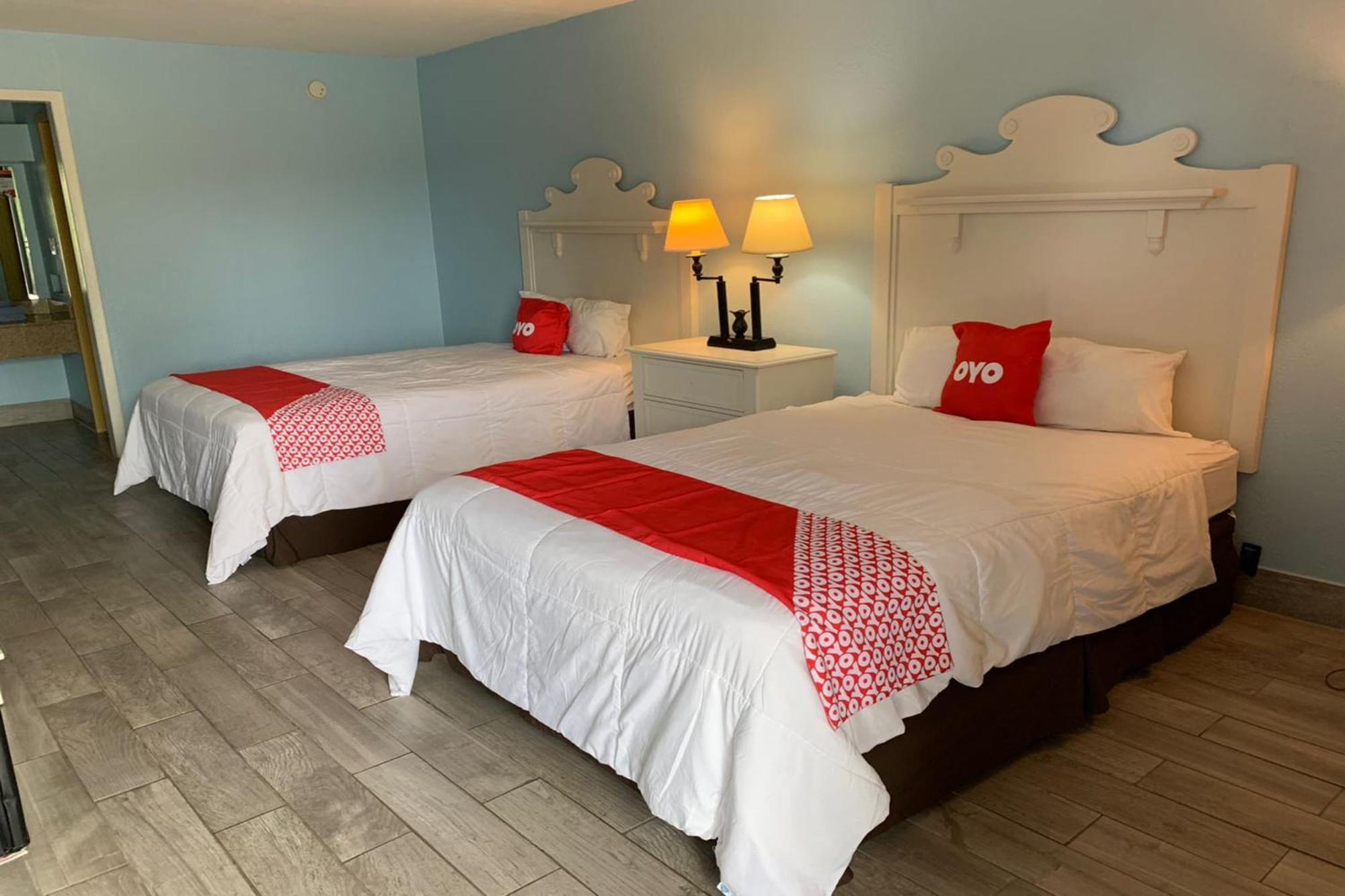 Oyo Hotel Dundee By Crystal Lake מראה חיצוני תמונה