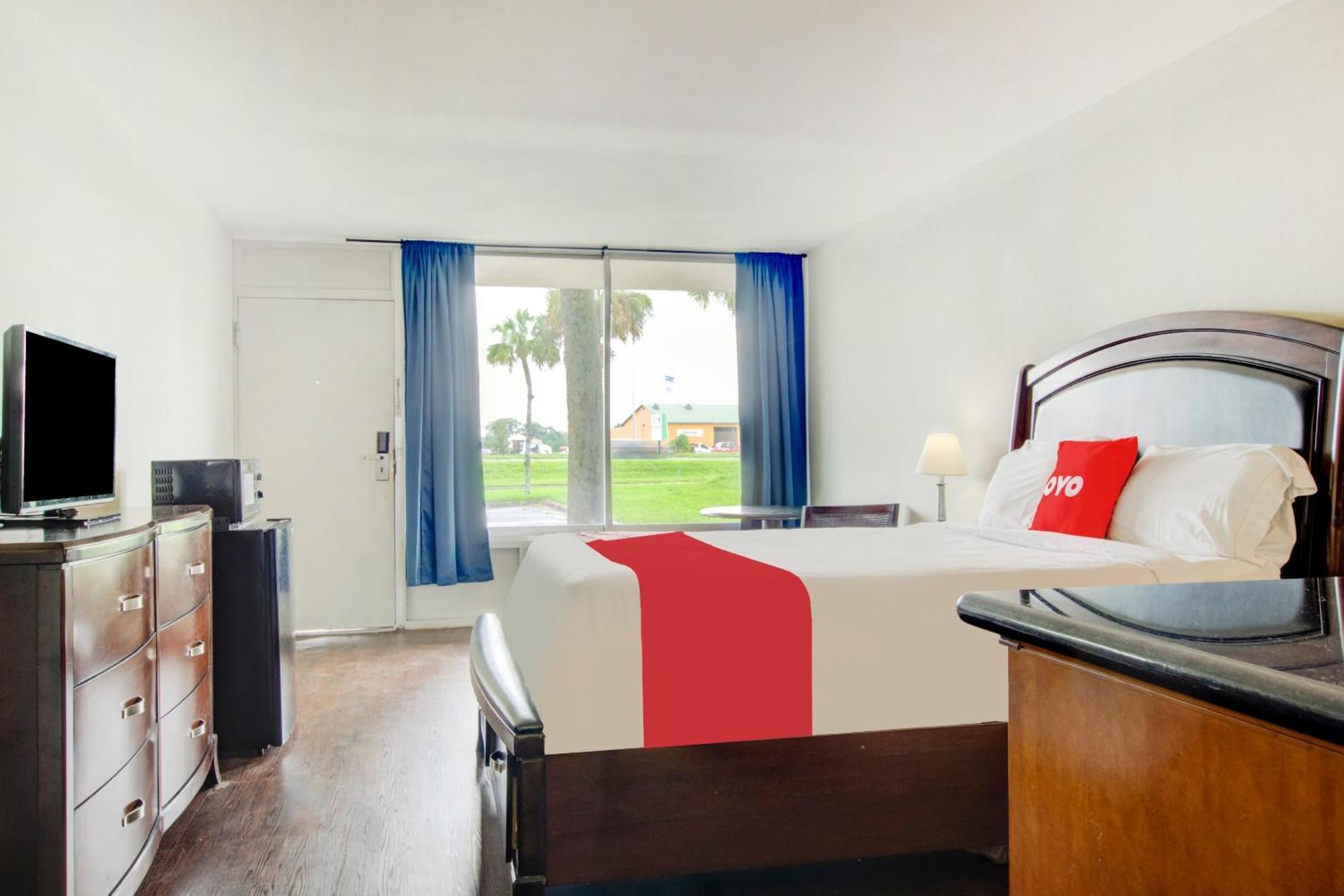Oyo Hotel Dundee By Crystal Lake מראה חיצוני תמונה