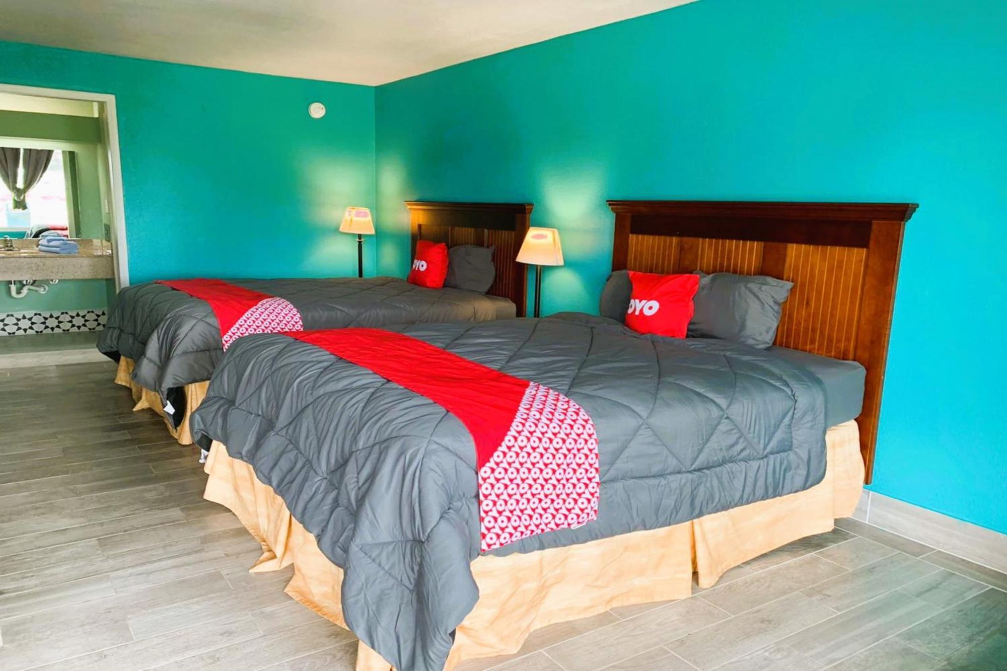 Oyo Hotel Dundee By Crystal Lake מראה חיצוני תמונה