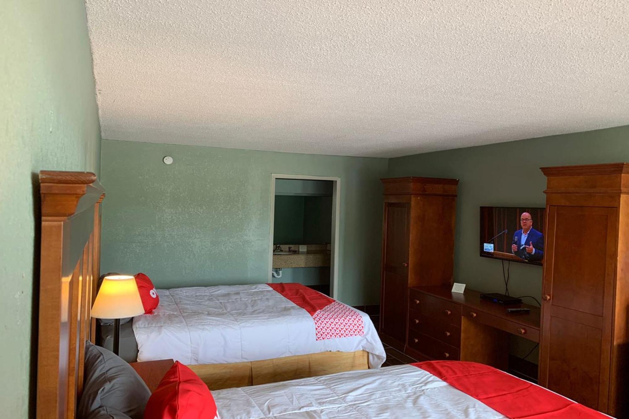 Oyo Hotel Dundee By Crystal Lake מראה חיצוני תמונה