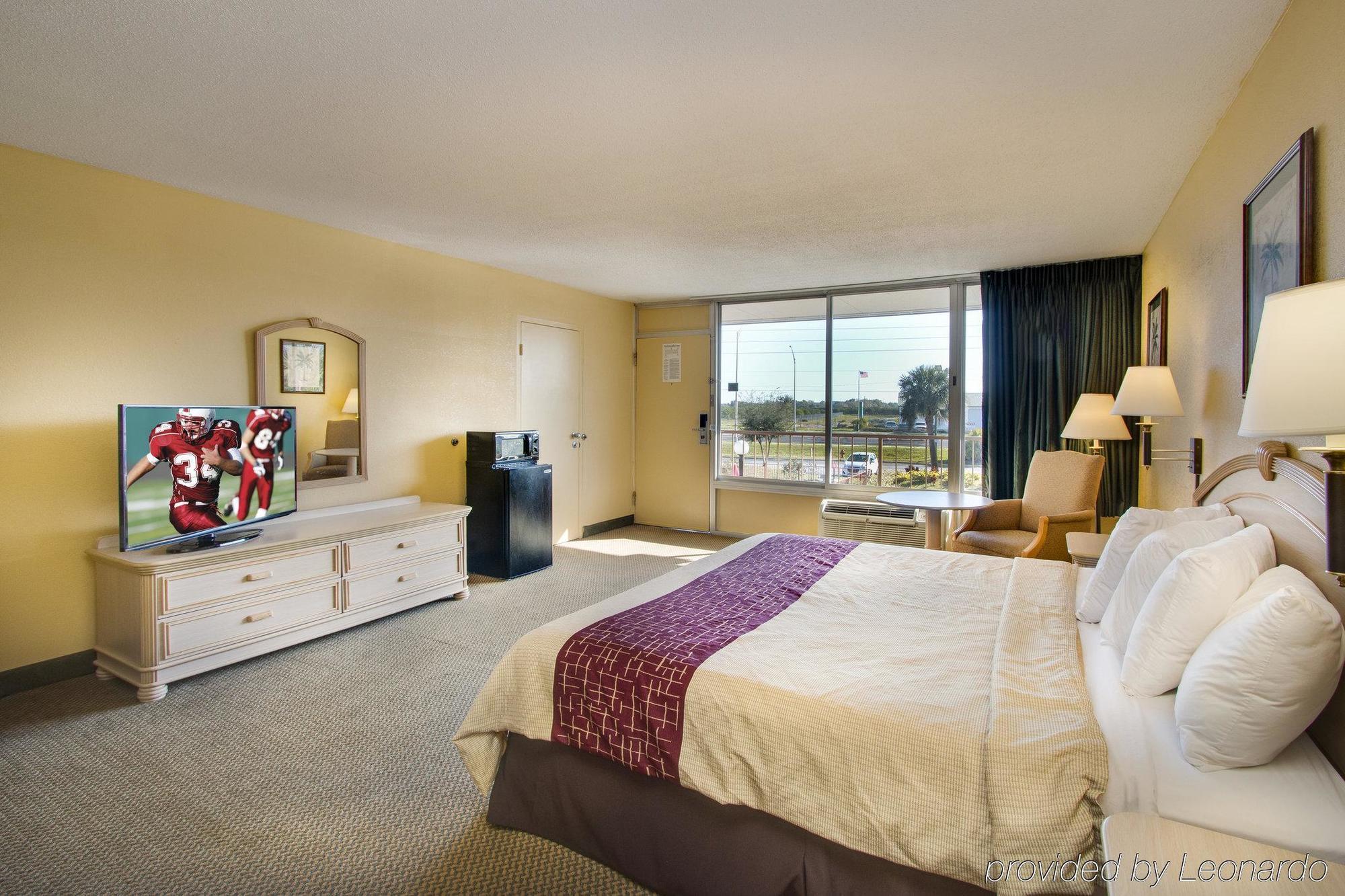 Oyo Hotel Dundee By Crystal Lake מראה חיצוני תמונה