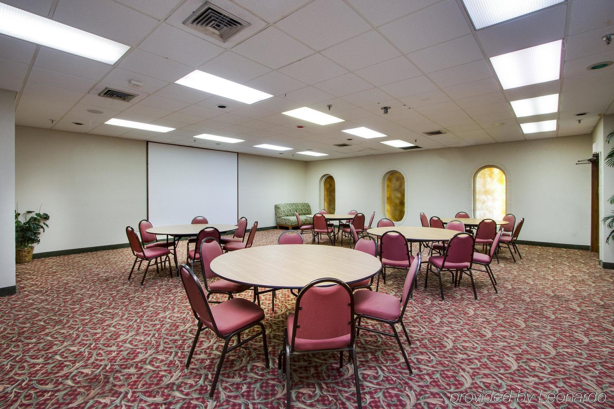 Oyo Hotel Dundee By Crystal Lake מראה חיצוני תמונה
